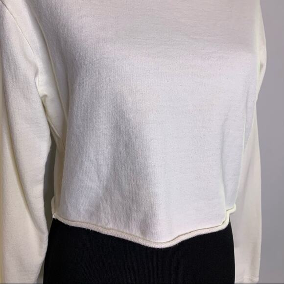 ModCloth cream off white cropped long sleeve sweatshirt Extra Small XS NWT - Picture 3 of 13